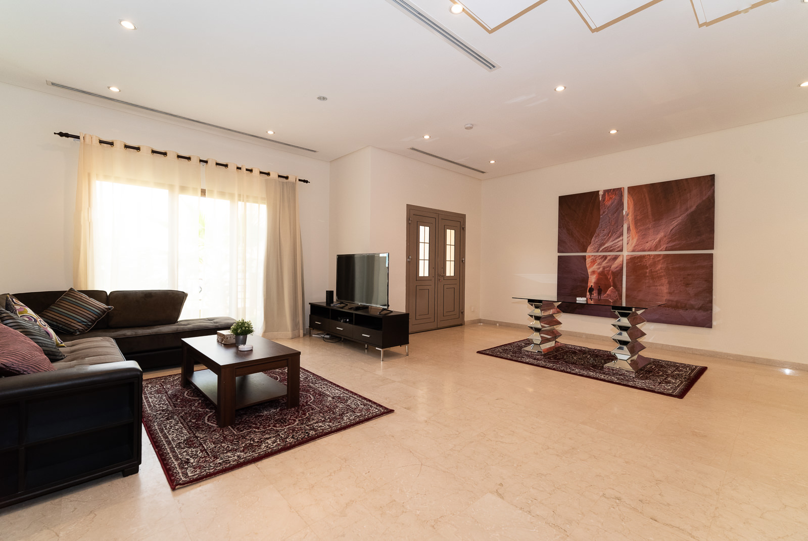 Mahboula furnished, compound villas w/pool and beach access Horizon