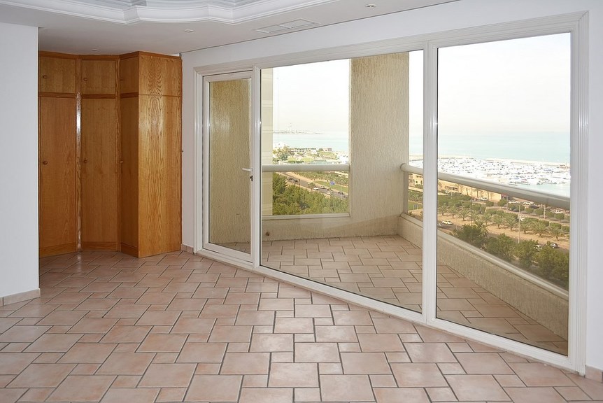 Salmiya – two bedroom duplex w/balconies and sea view