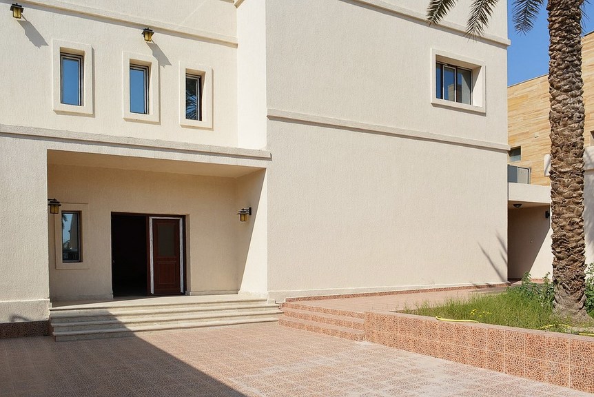 Dahia Abdulla Salem – lovely, five bedroom villa