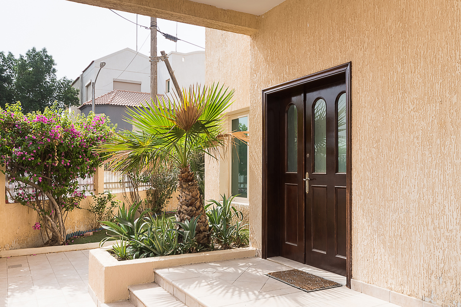 Abu Al Hasania – unfurnished, five bedroom villa w/garden