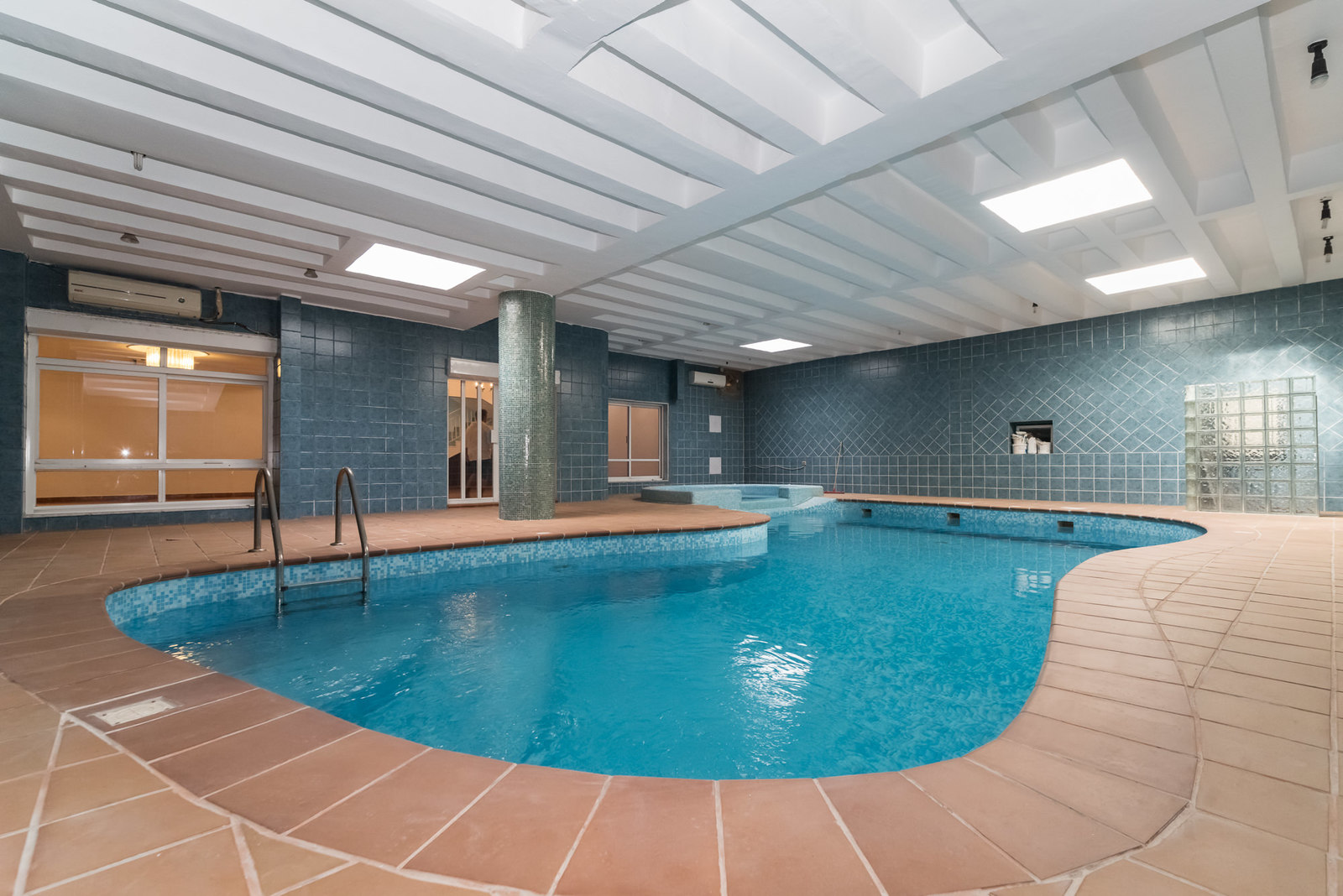 Surra – older, unfurnished, five bedroom villa w/basement and pool