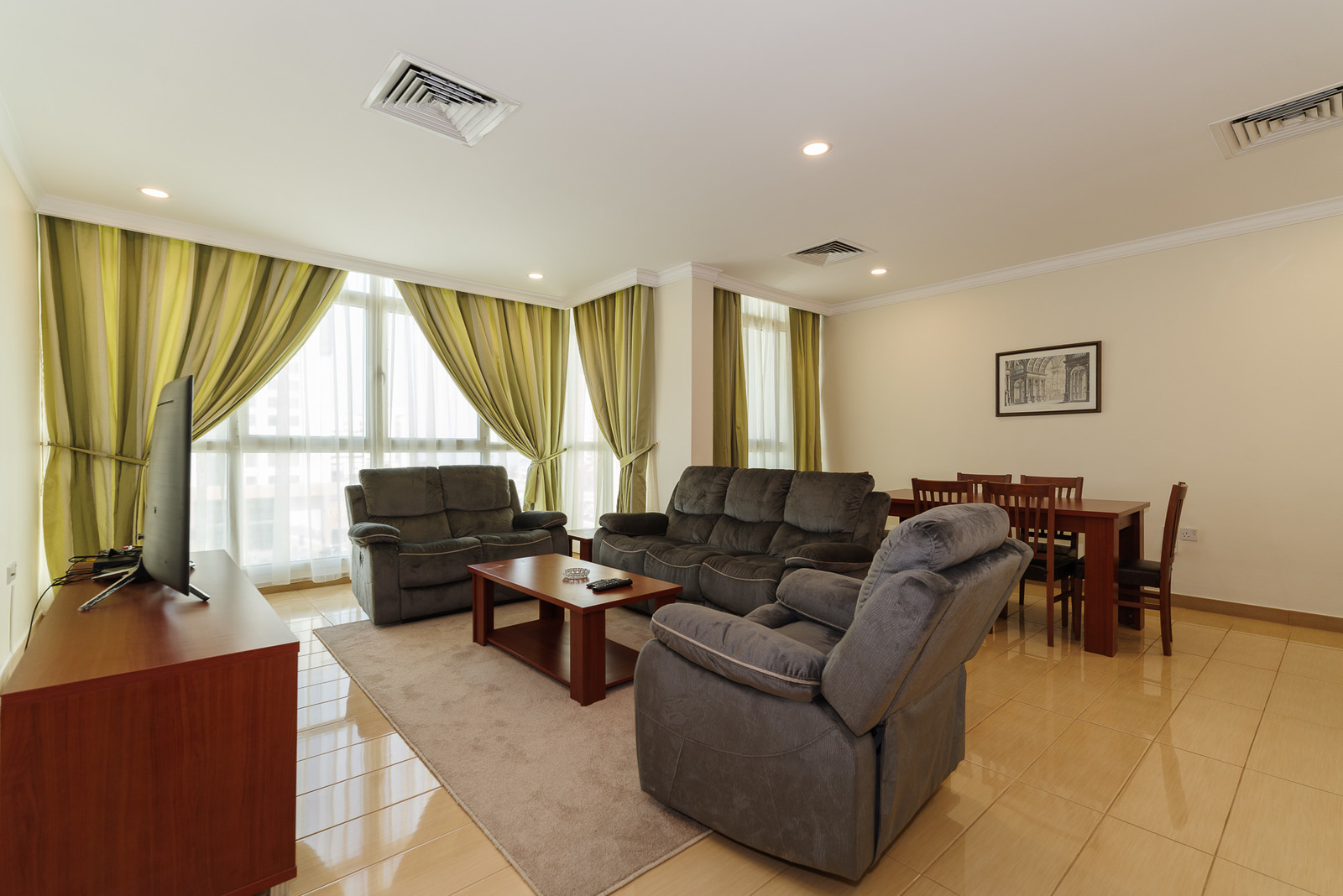 Salmiya – great, furnished apartment w/pool