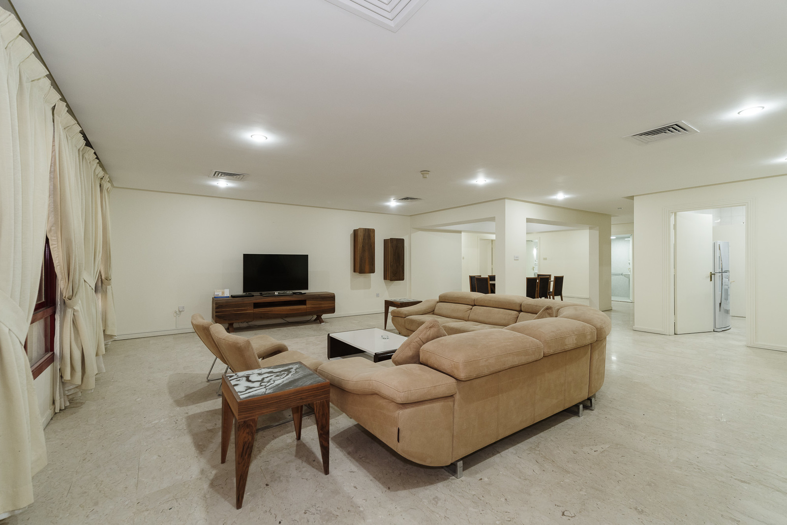 Salwa – great, spacious, furnished three bedroom apartment w/pool