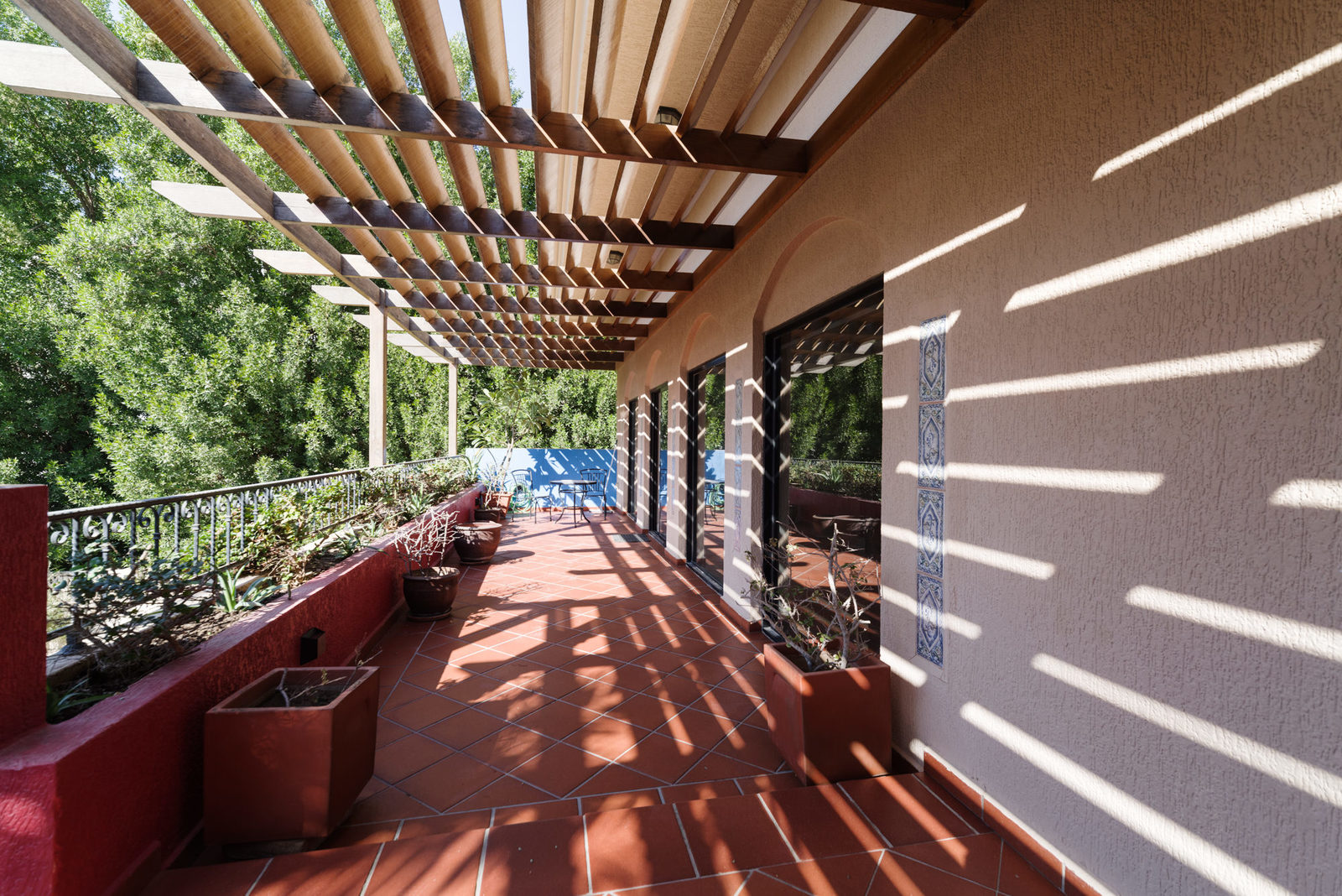 Salwa – gorgeous, sunny three bedroom floor w/ large terrace