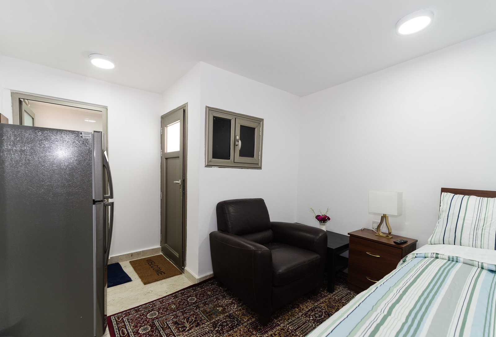 Salwa – small, furnished, rooftop studio apartment