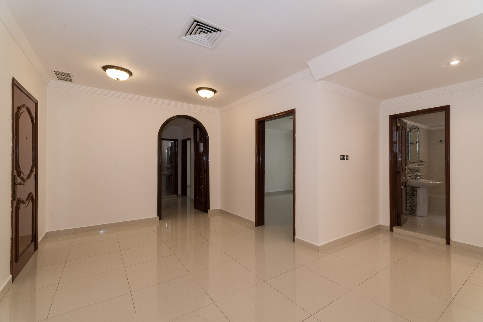 Salwa – spacious, light, unfurnished, basement apartment