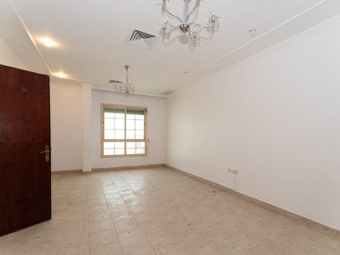 Qortuba – unfurnished, three bedroom apartment w/access to roof terrace