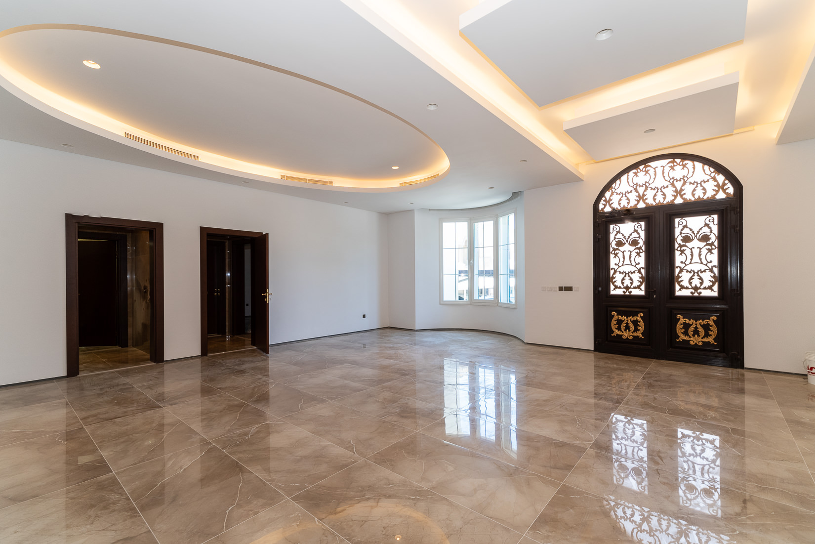 Khaldiya – beautiful four bedroom floor w/diwaniya