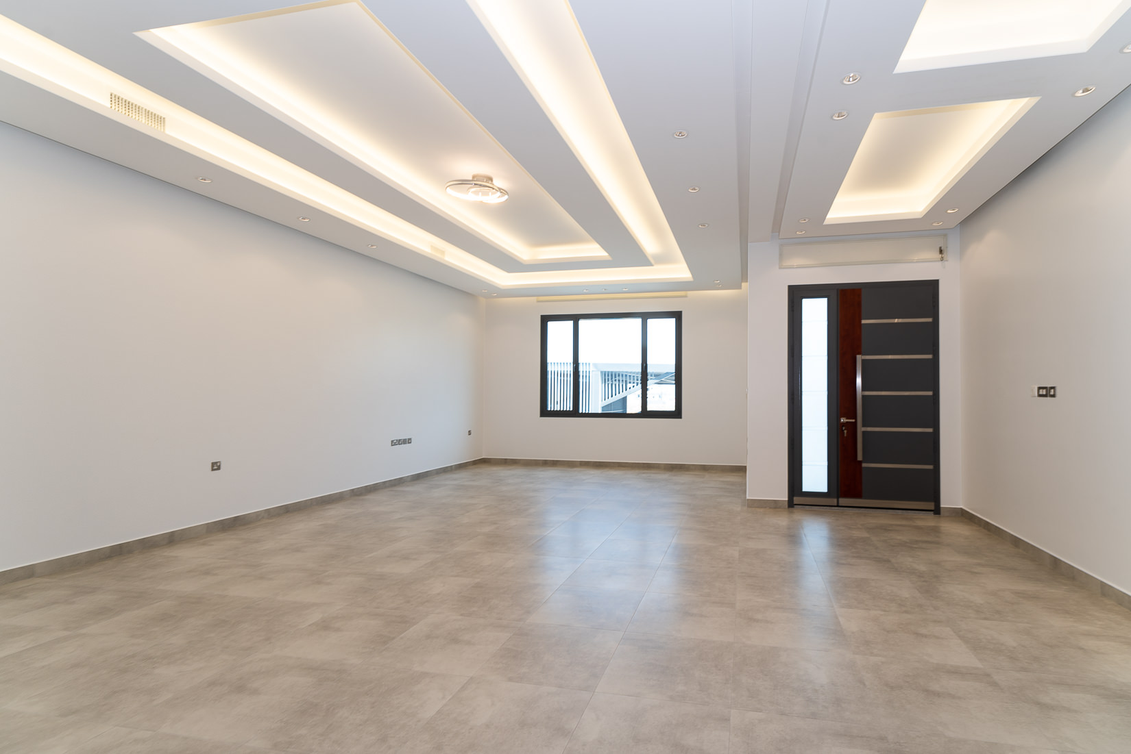 Abu Fatira – fantastic, contemporary, unfurnished floors
