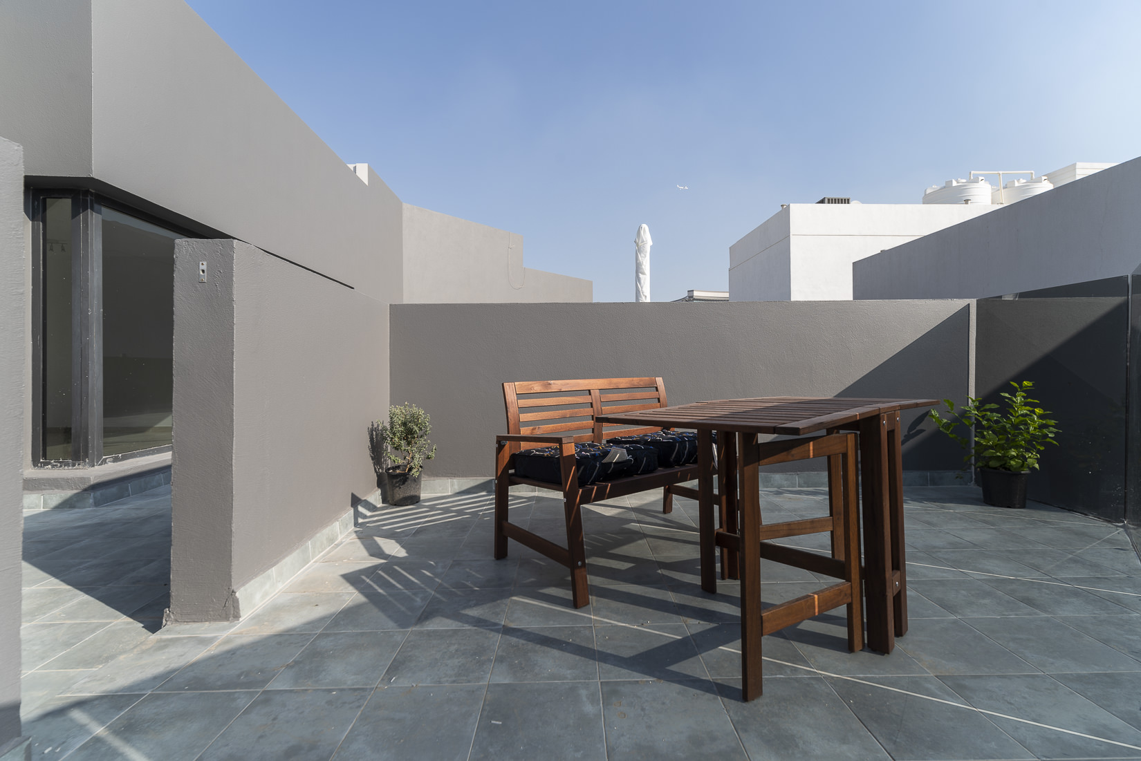 Zahra – lovely studio apartment w/large roof terrace