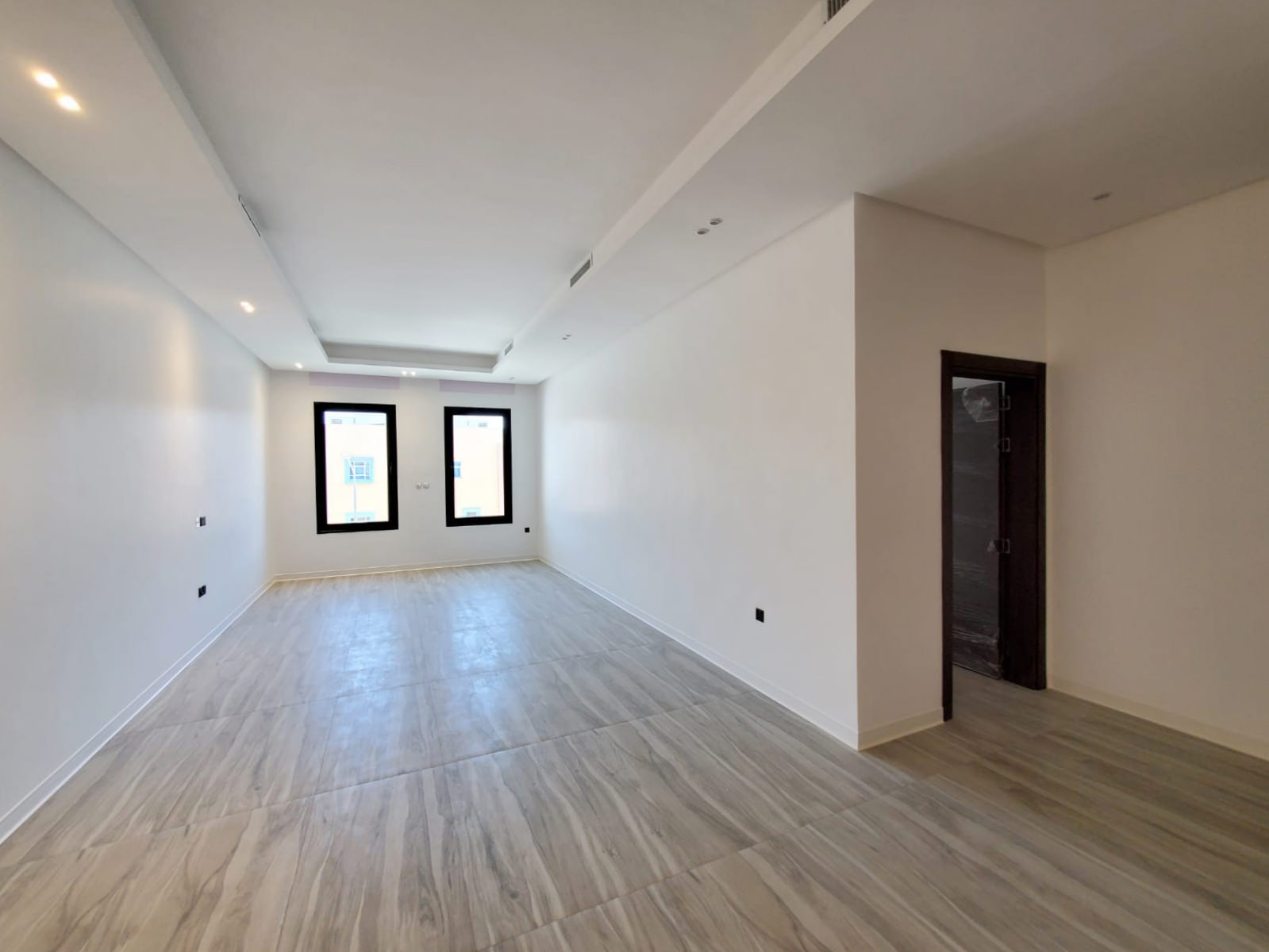 Shaab – new, three master bedroom apartment