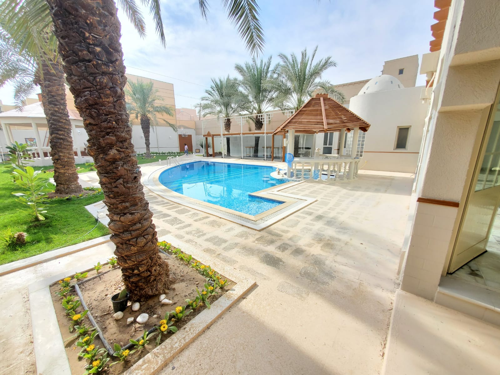 Fintas – spacious, six bedroom villa w/large private garden and pool