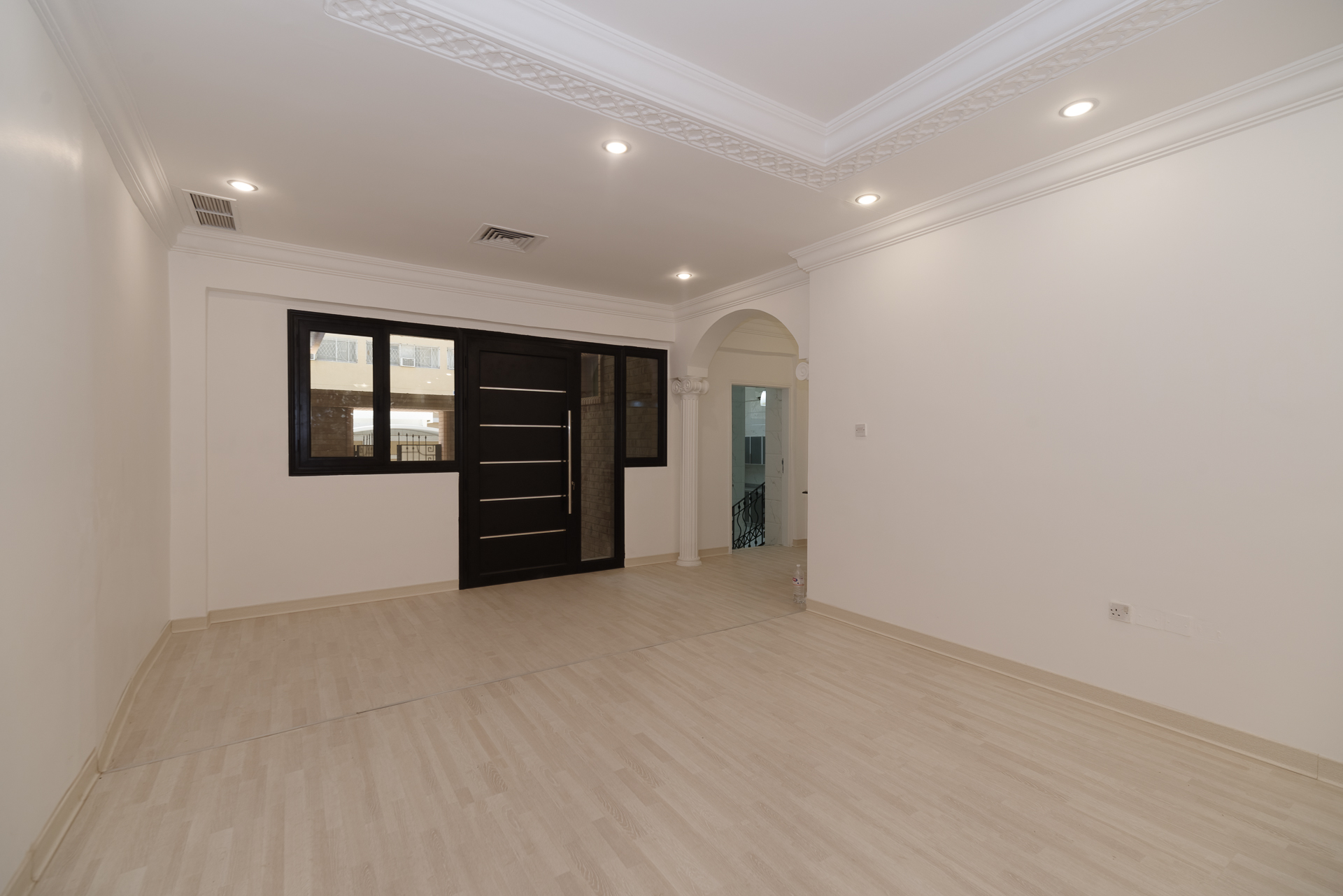 Qadsiya – older, spacious five bedroom ground floor