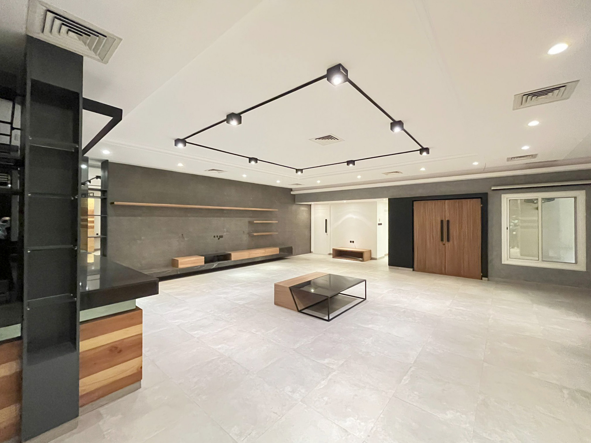 Shuhada – spacious, four bedroom duplex apartment w/outside space