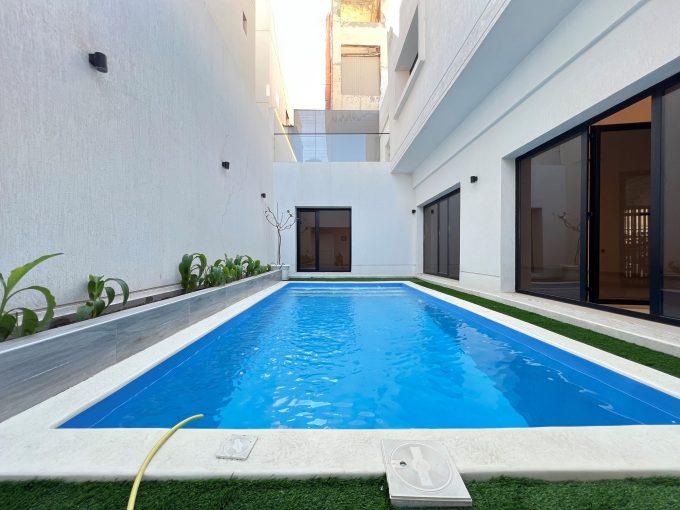 Bayan – great, contemporary six bedroom villa w/pool