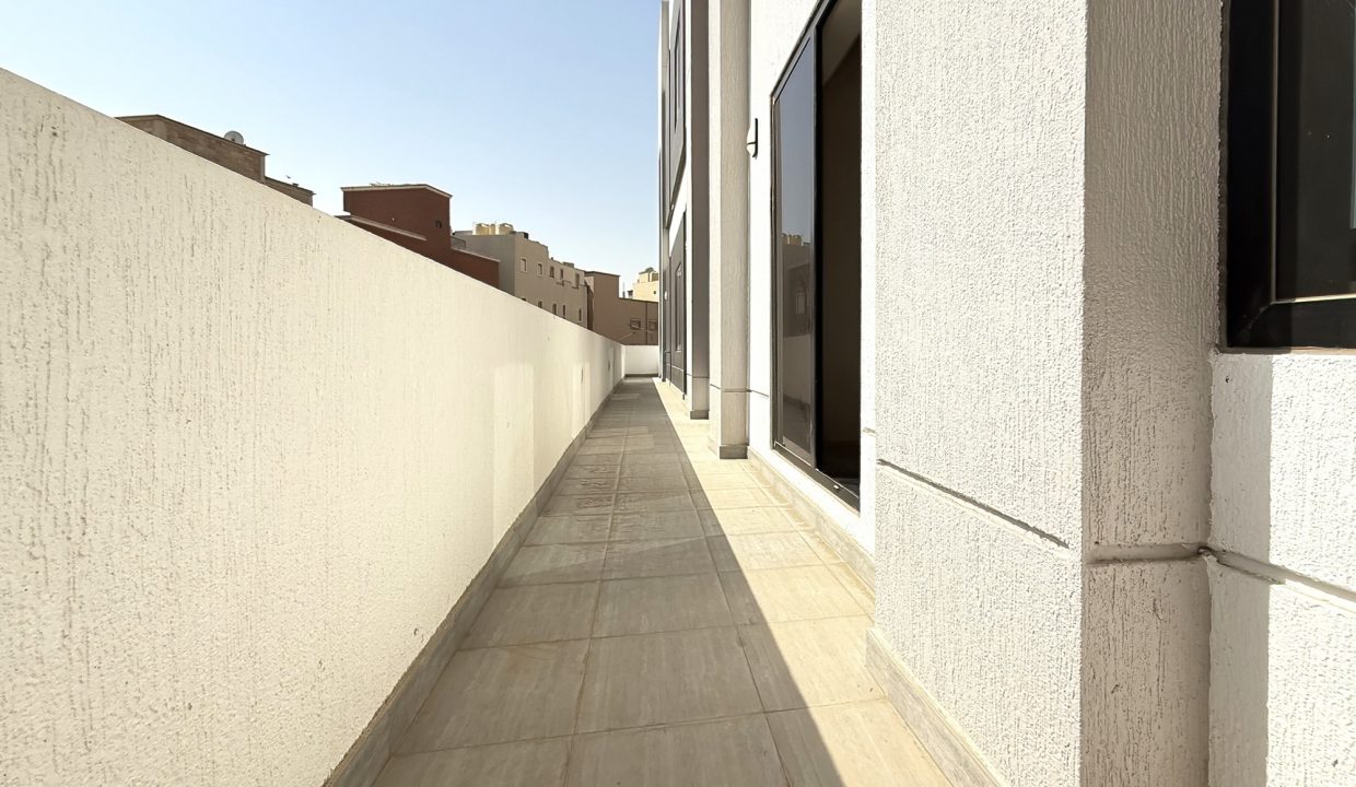 Horizon Q8 Zahra 750-3