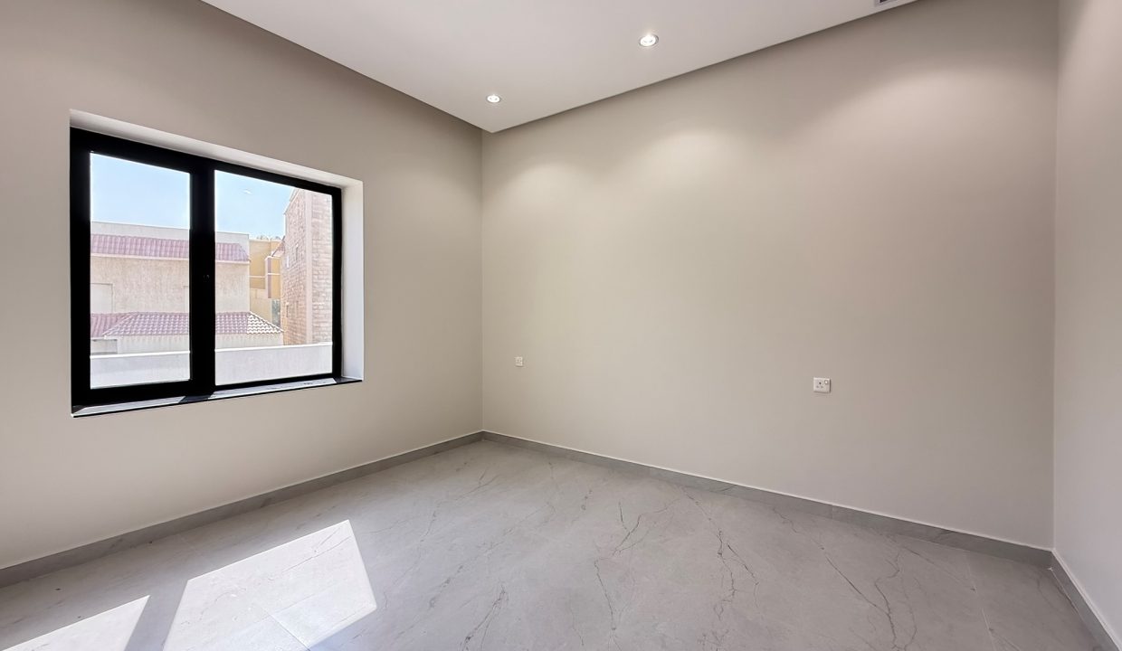 Horizon Q8 Zahra 750-9