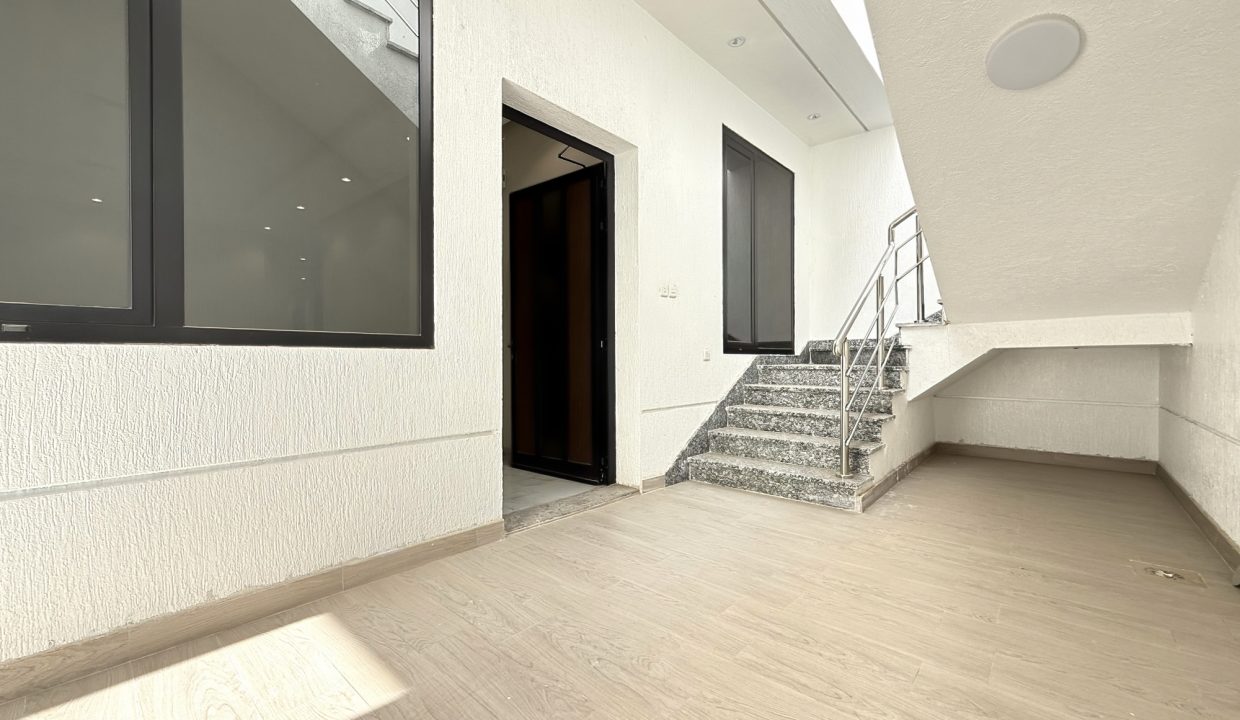 Horizon Q8 Zahra 900