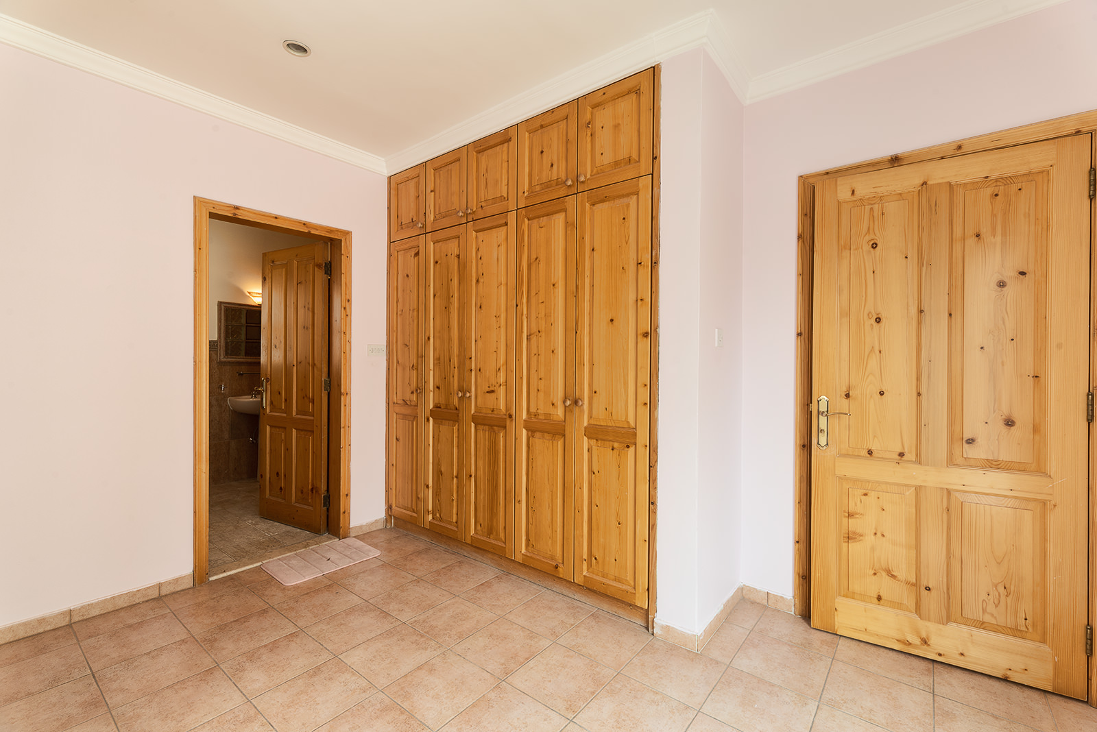 Mubarak Al Kabeer – very nice, spacious, unfurnished villa w/private