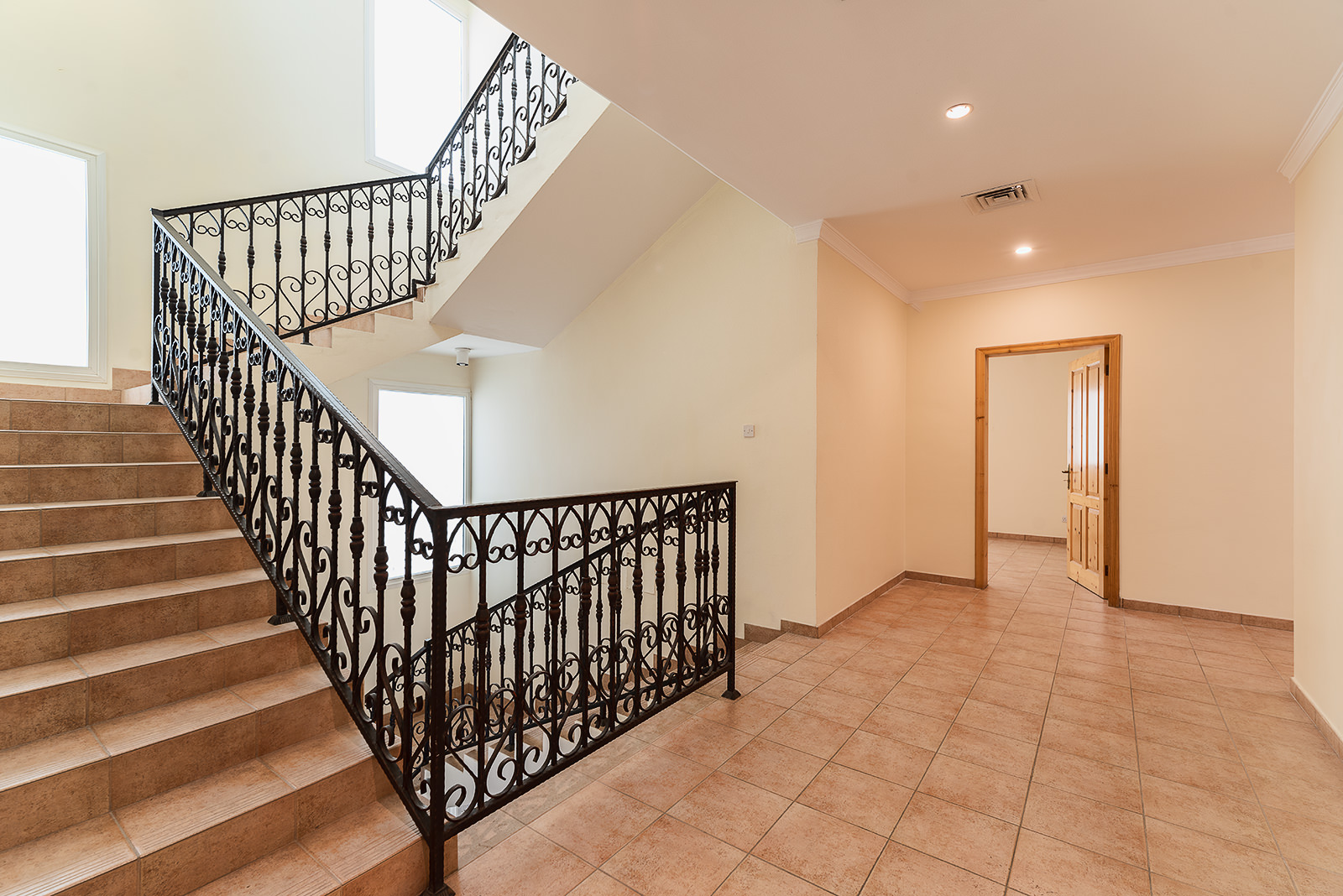 Mubarak Al Kabeer – very nice, spacious, unfurnished villa w/private