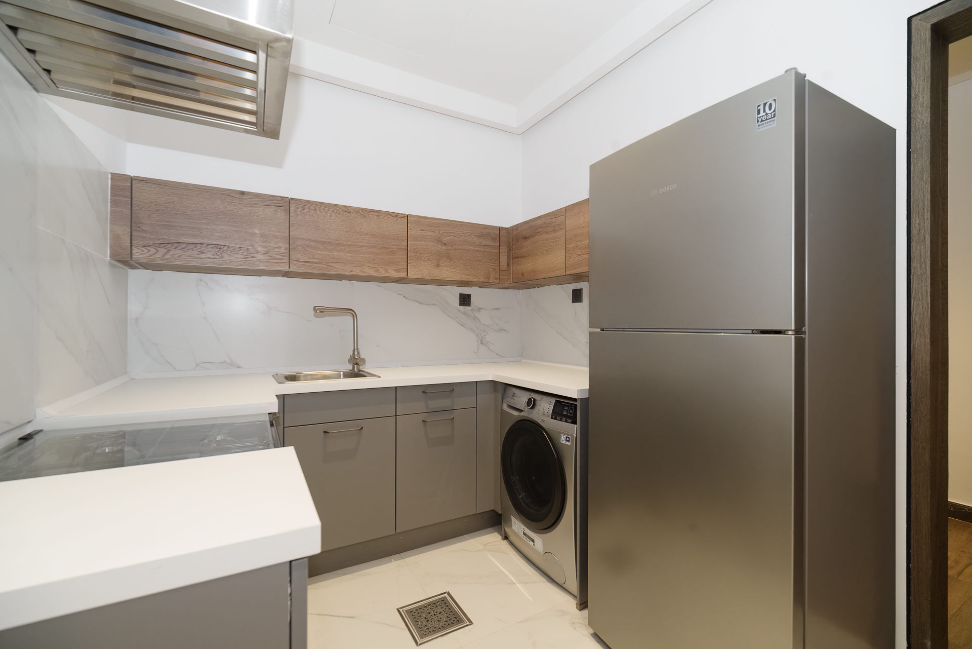 Dasman elegant, small, semifurnished apartments w/sea view Horizon