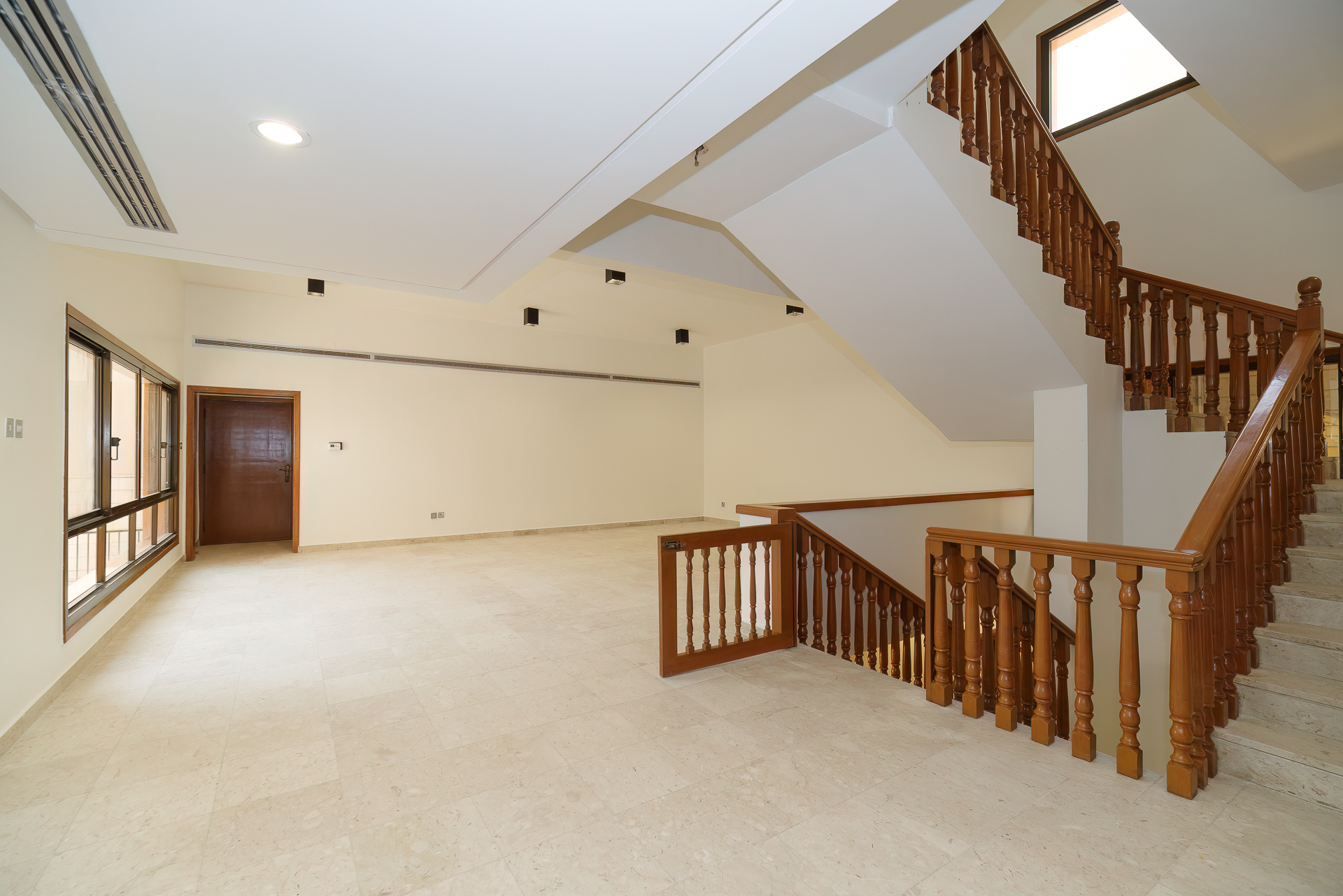 Yarmouk very spacious, 7 bedroom, unfurnished villa w/private yard