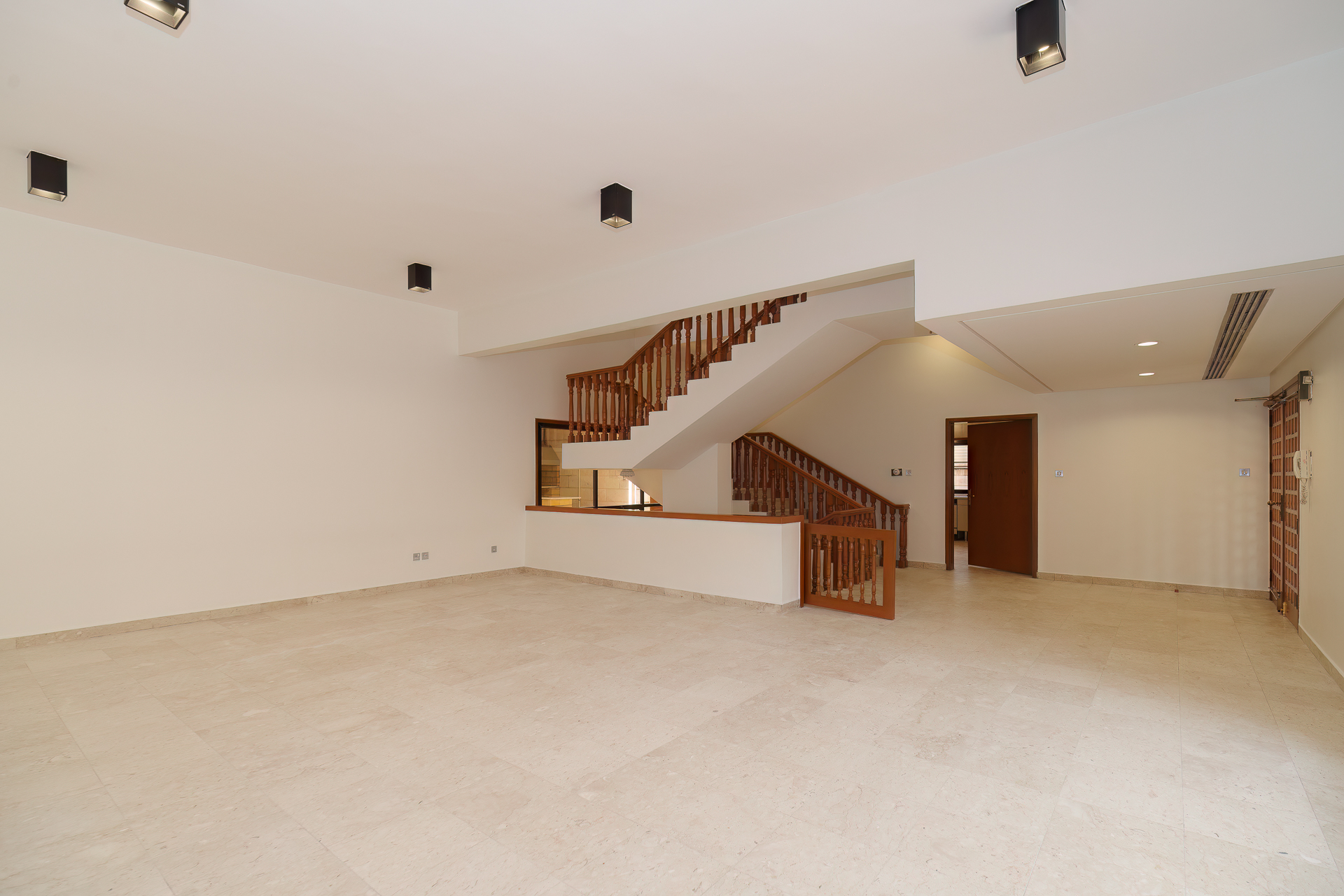 Yarmouk very spacious, 7 bedroom, unfurnished villa w/private yard