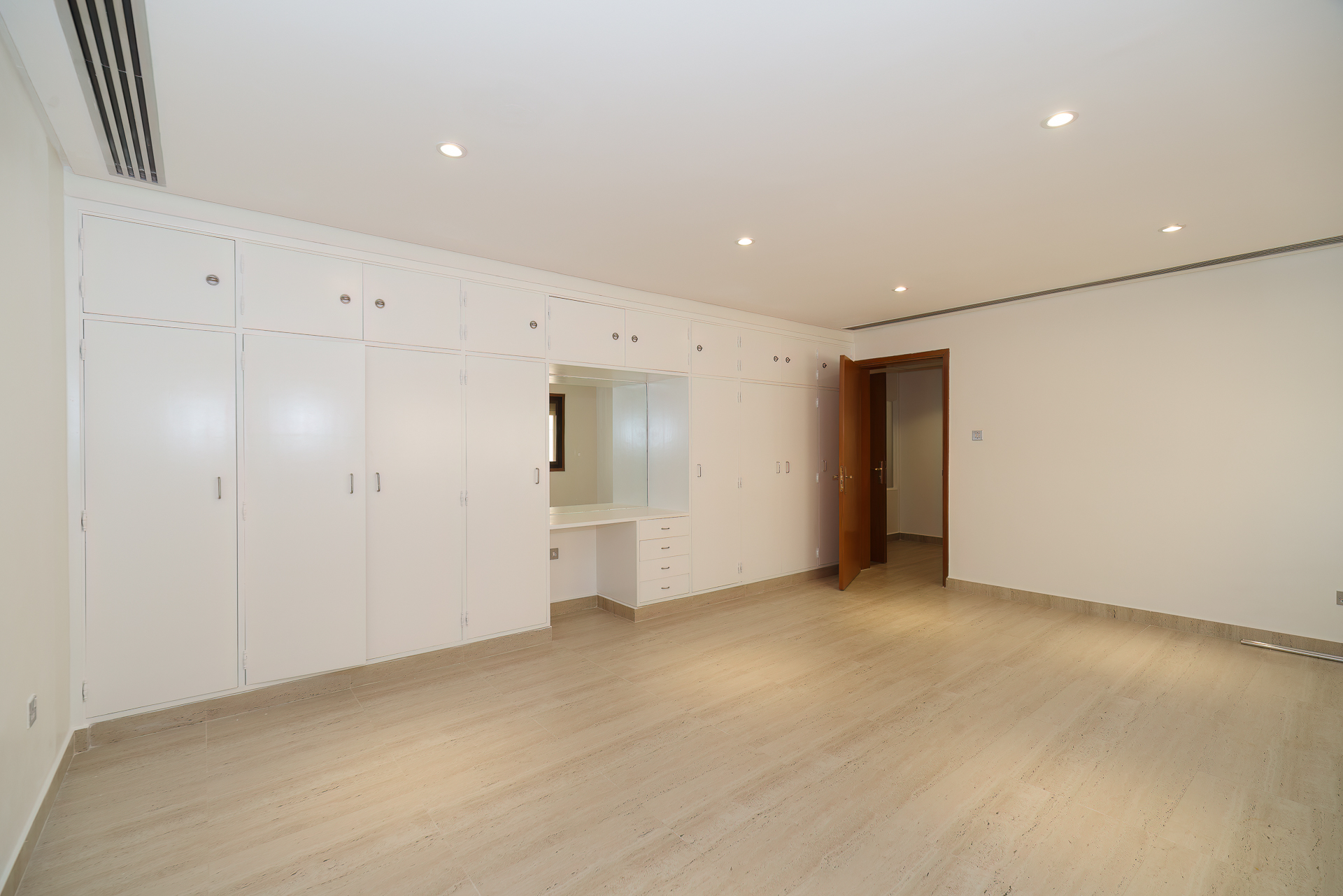 Yarmouk very spacious, 7 bedroom, unfurnished villa w/private yard