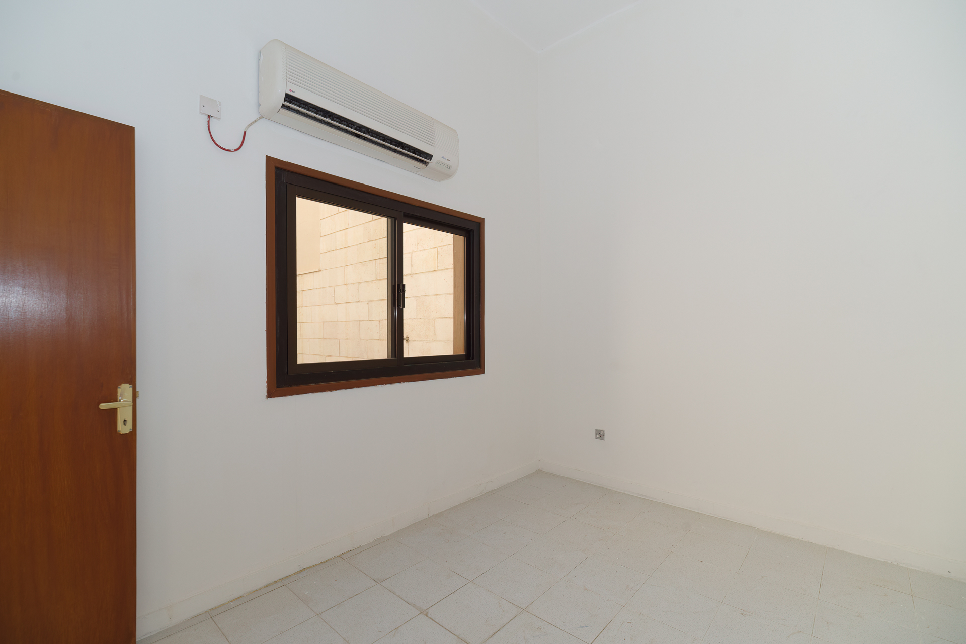 Yarmouk very spacious, 7 bedroom, unfurnished villa w/private yard