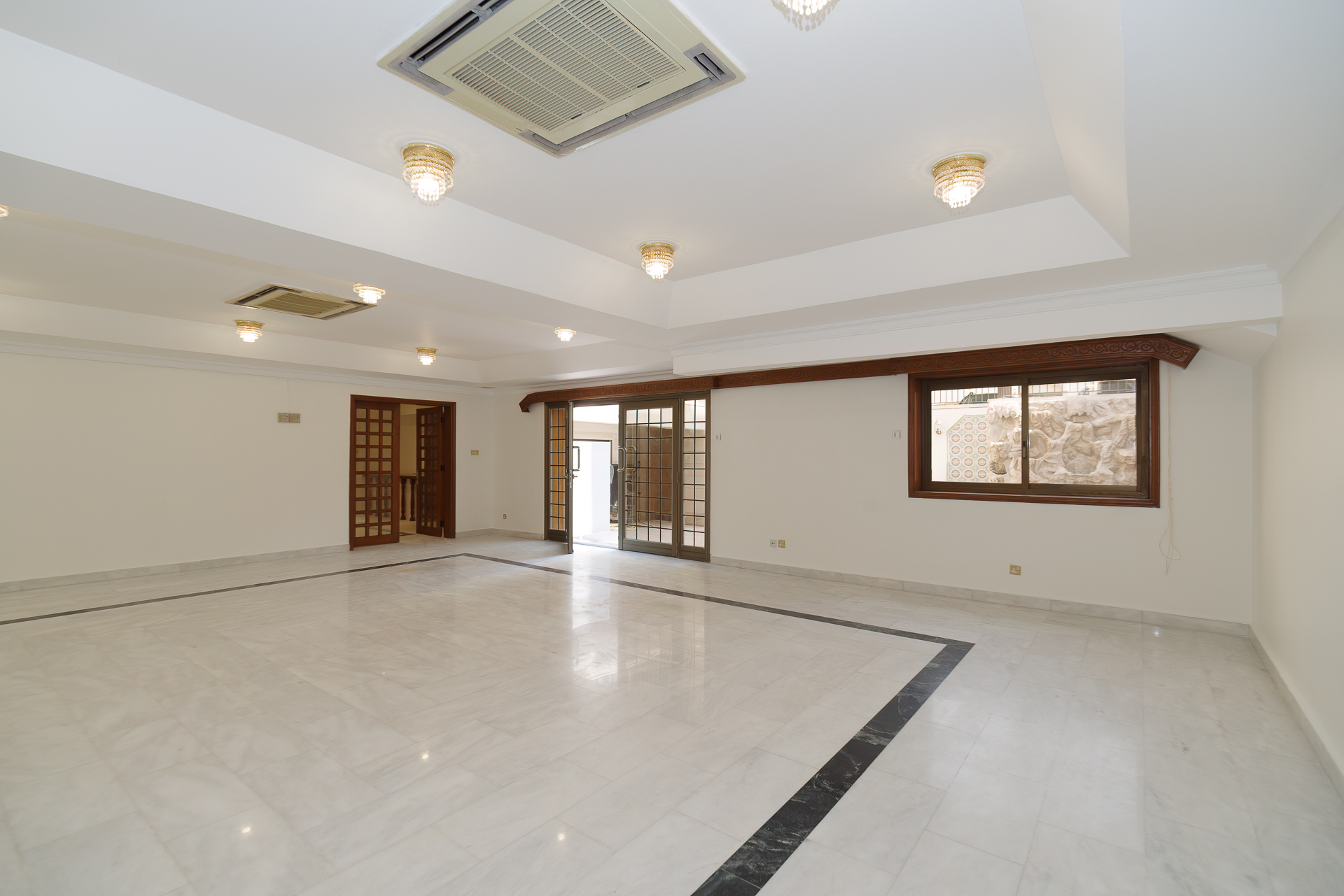 Yarmouk very spacious, 7 bedroom, unfurnished villa w/private yard