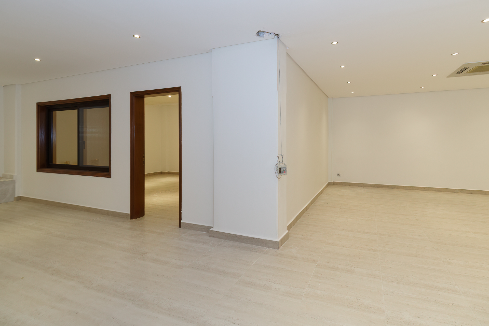 Yarmouk very spacious, 7 bedroom, unfurnished villa w/private yard