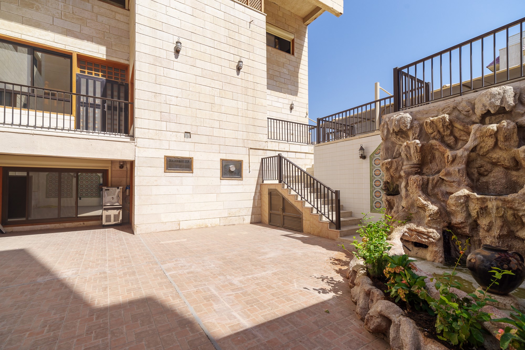 Yarmouk very spacious, 7 bedroom, unfurnished villa w/private yard