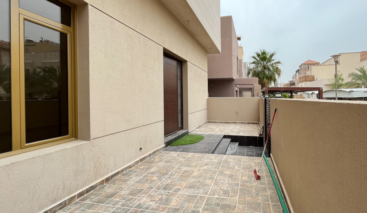 Yarmouk brand new, five master bedroom duplex Horizon Q8 & Yarmouk